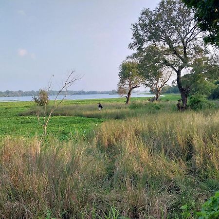 Lake Cabin Polonnaruwa Exterior photo