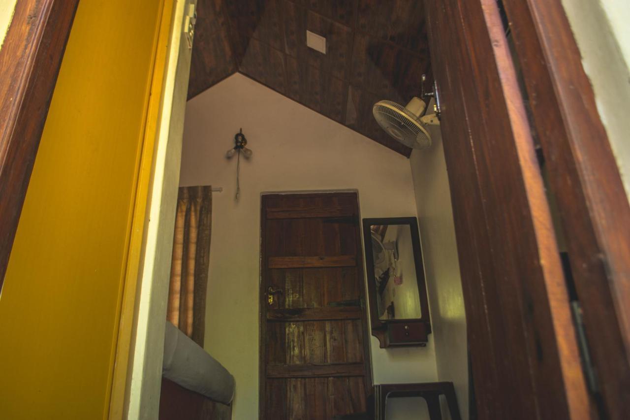 Lake Cabin Polonnaruwa Exterior photo
