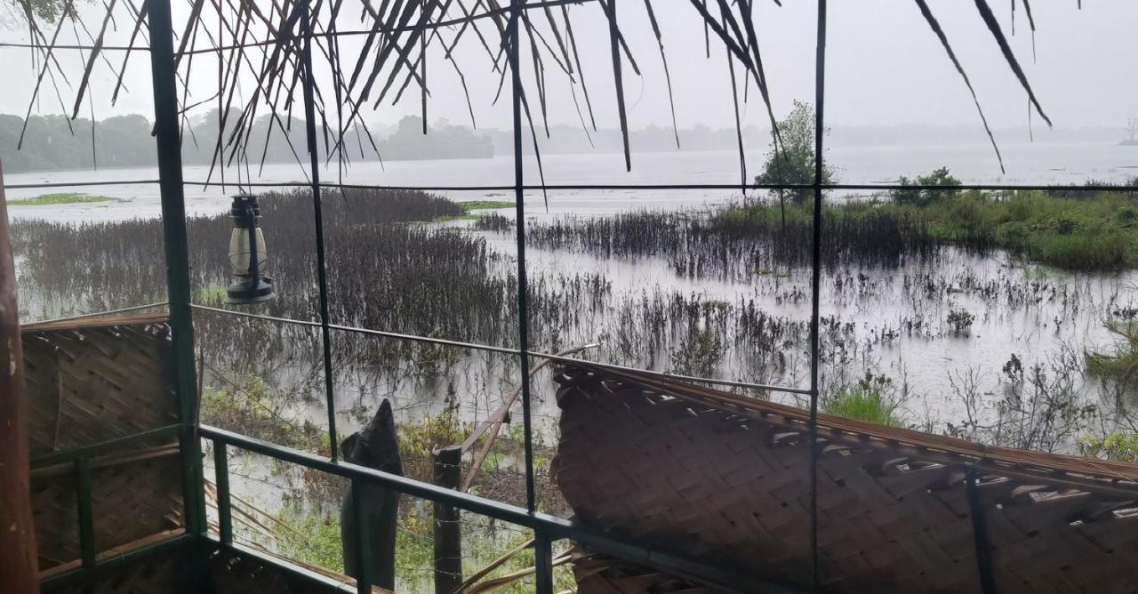 Lake Cabin Polonnaruwa Exterior photo